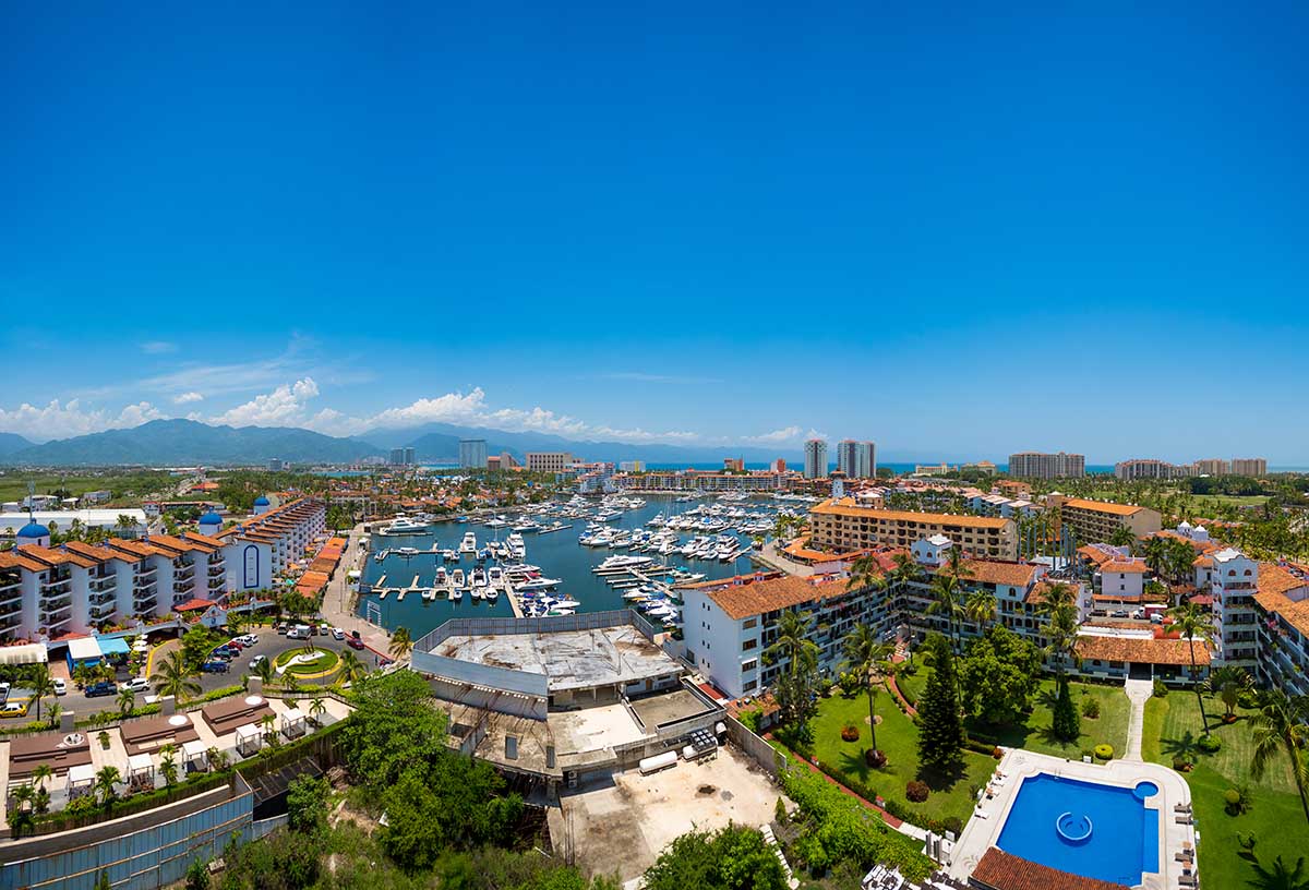 Puerto Vallarta Marina: Contemporary Charm