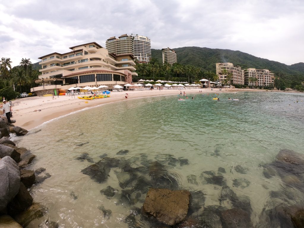 Building with concrete blocks: Real Estate at the beach