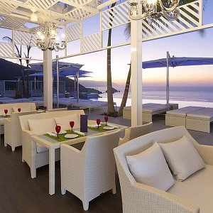 fashionable-sky-lounge-hotel-mousai