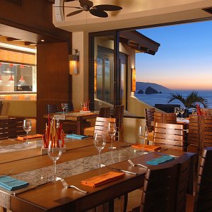 luxury-restaurant-at-puerto-vallarta