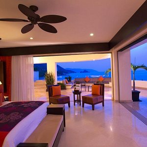 master-bedroom-oceanfront-penthouse-residences-puerto-vallarta-1