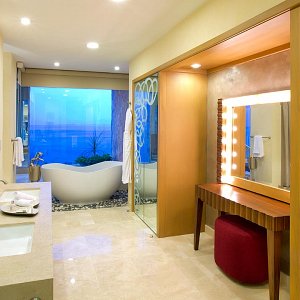 secondary-bathroom-three-bedroom-panorama-residences-puerto-vallarta