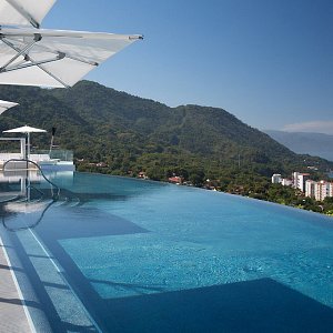 the-rooftop-arcos-pool